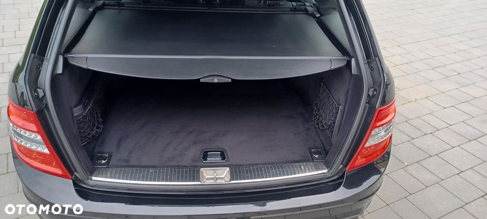 Mercedes-Benz Klasa C 200 Avantgarde Edition - 32