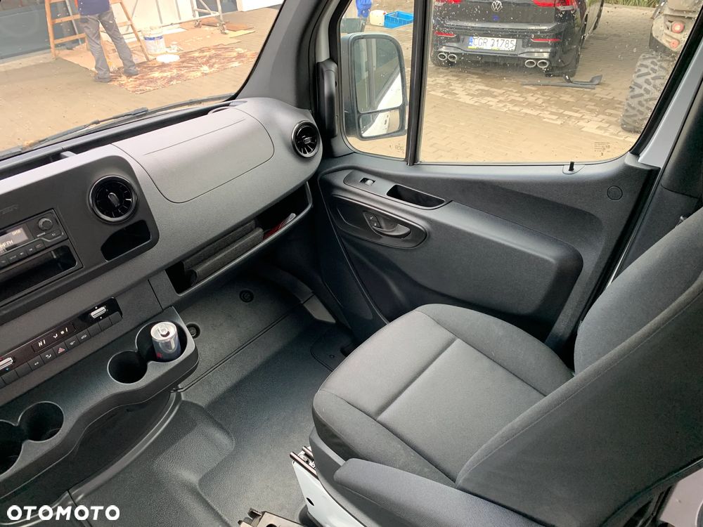 Mercedes-Benz Sprinter - 23