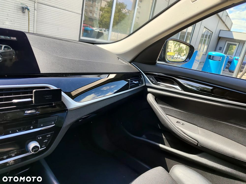 BMW Seria 5 520d xDrive Sport Line sport - 16