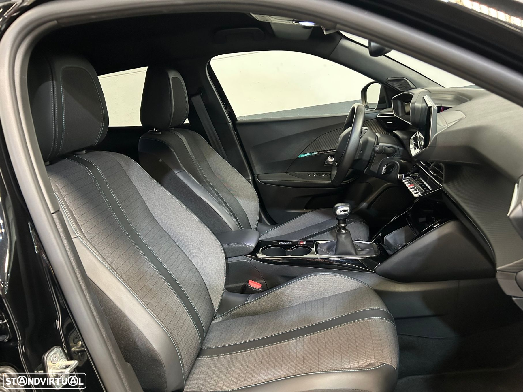 Peugeot 2008 1.2 PureTech Allure Pack - 17
