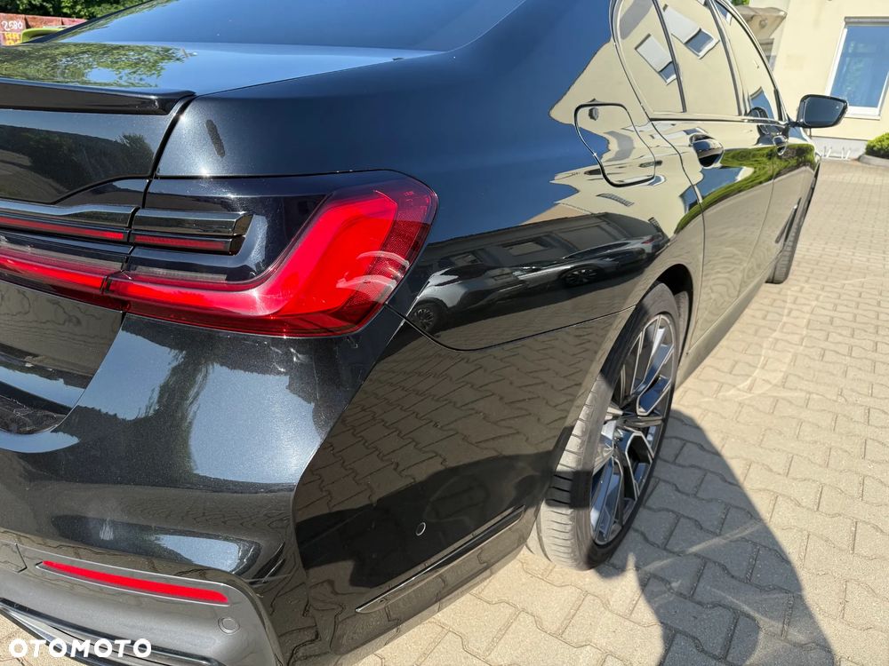 BMW Seria 7 750i xDrive sport - 13