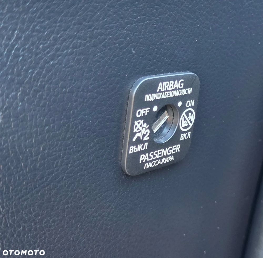 Toyota Auris 1.8 HSD Prestige - 24