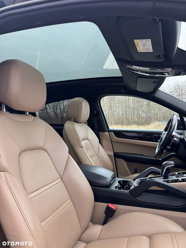 Porsche Cayenne - 36