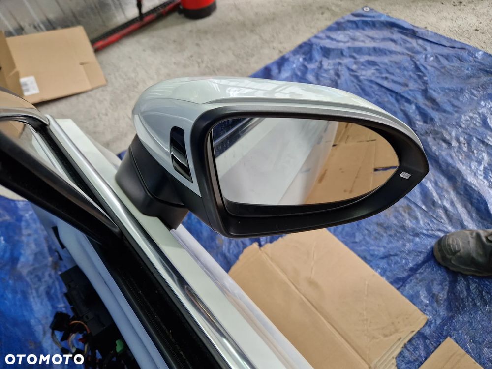 VW Passat B8 Lusterko Prawe Asystent Kamera L0K1 13pin (11pin+2pin) - 1