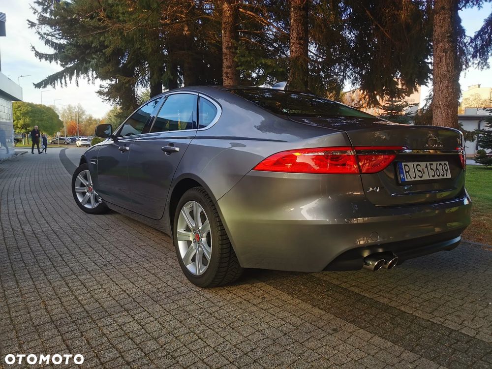 Jaguar XF 2.0 i4D Prestige - 3