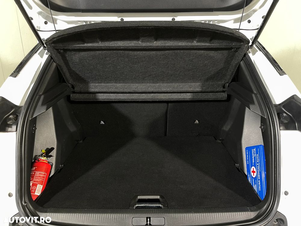 Peugeot 2008 1.5 BlueHDI 130 S&S EAT8 Allure - 12