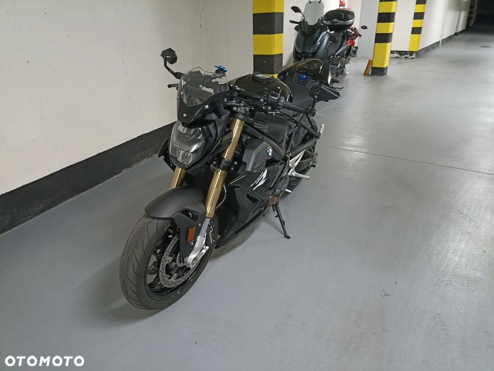 BMW S - 11