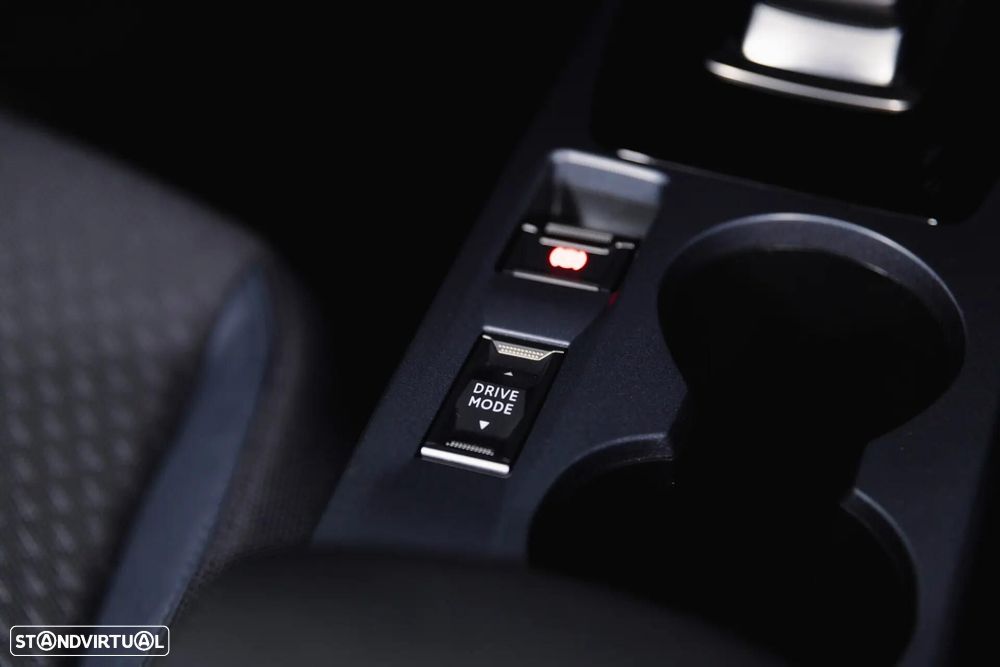 Peugeot e-2008 Allure - 17