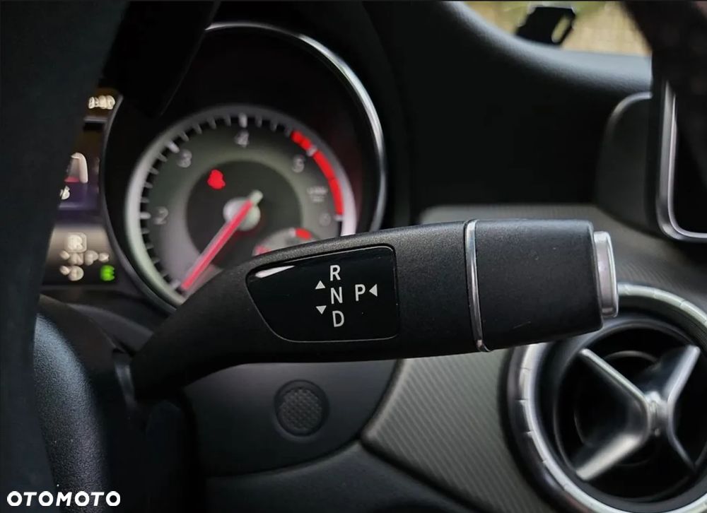 Mercedes-Benz CLA 200 CDI 7G-DCT - 13