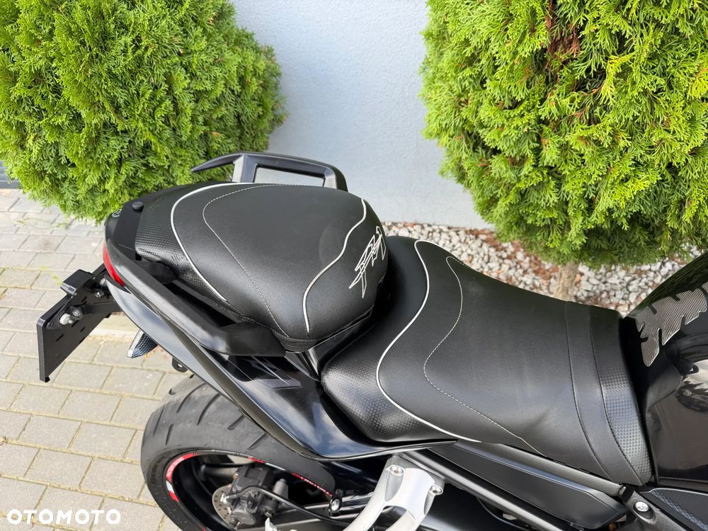 Yamaha FZ - 19