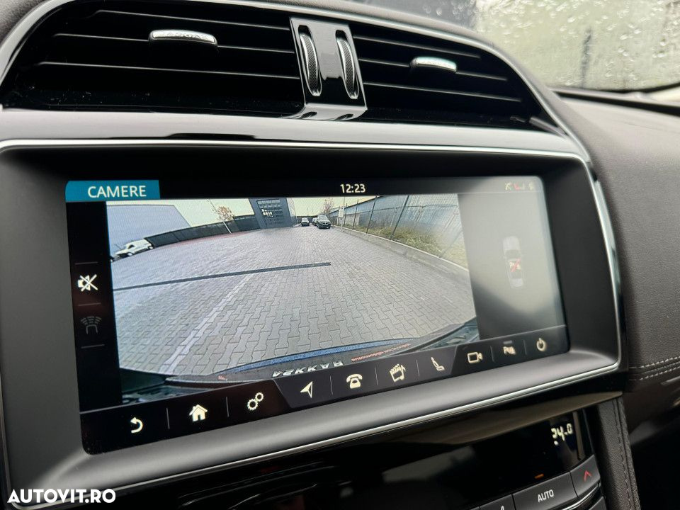 Jaguar F-Pace 20d AWD Aut. Prestige - 32