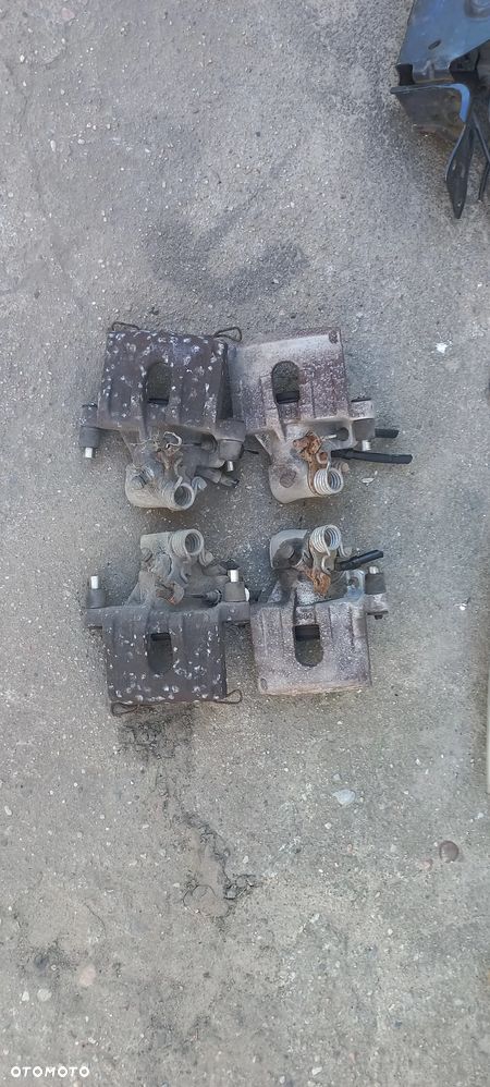 FORD FOCUS MK3 mk2  ZACISK TYLNY PRAWY LEWY TYŁ OE - 2