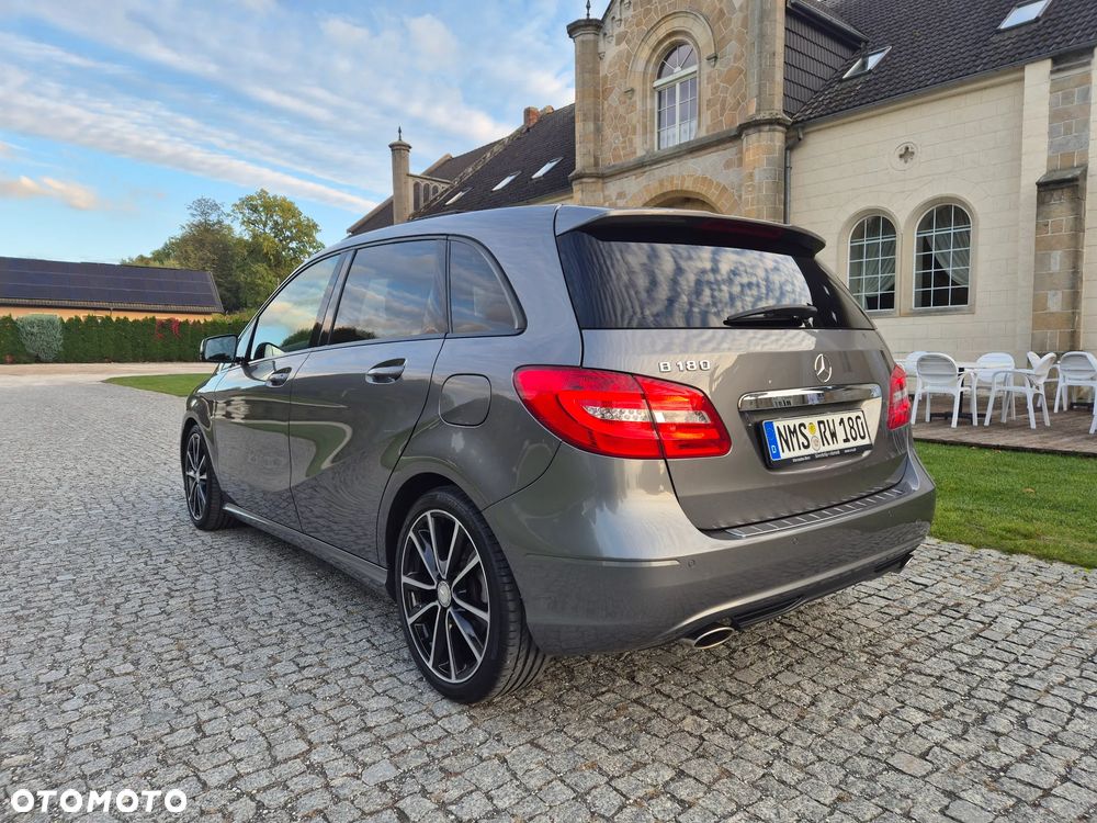 Mercedes-Benz Klasa B 180 AMG Line - 9