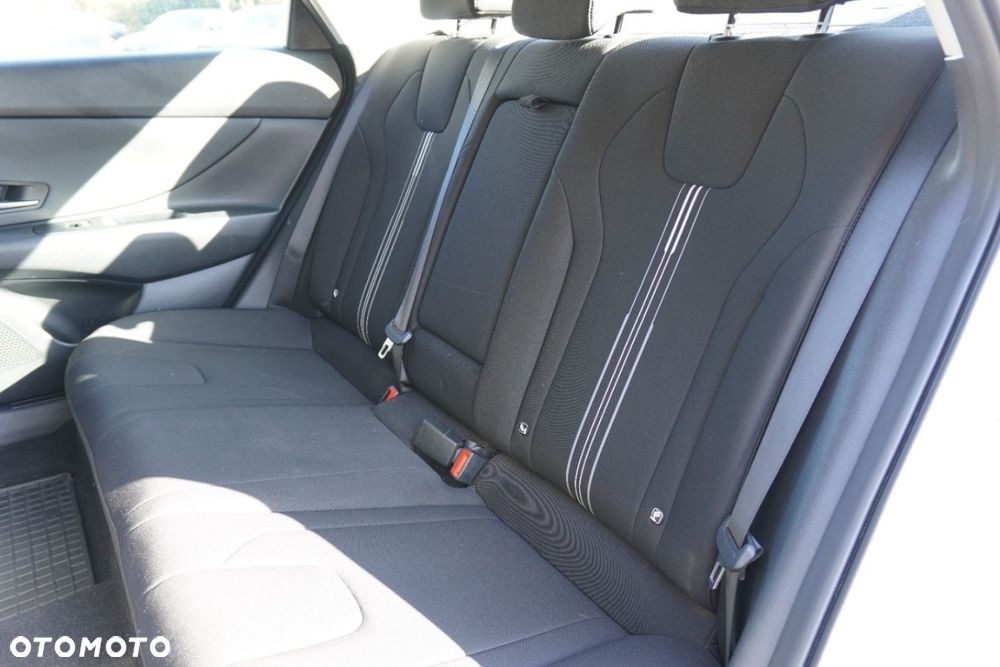 Hyundai Elantra - 11