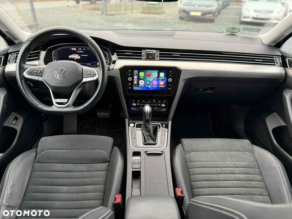 Volkswagen Passat - 4