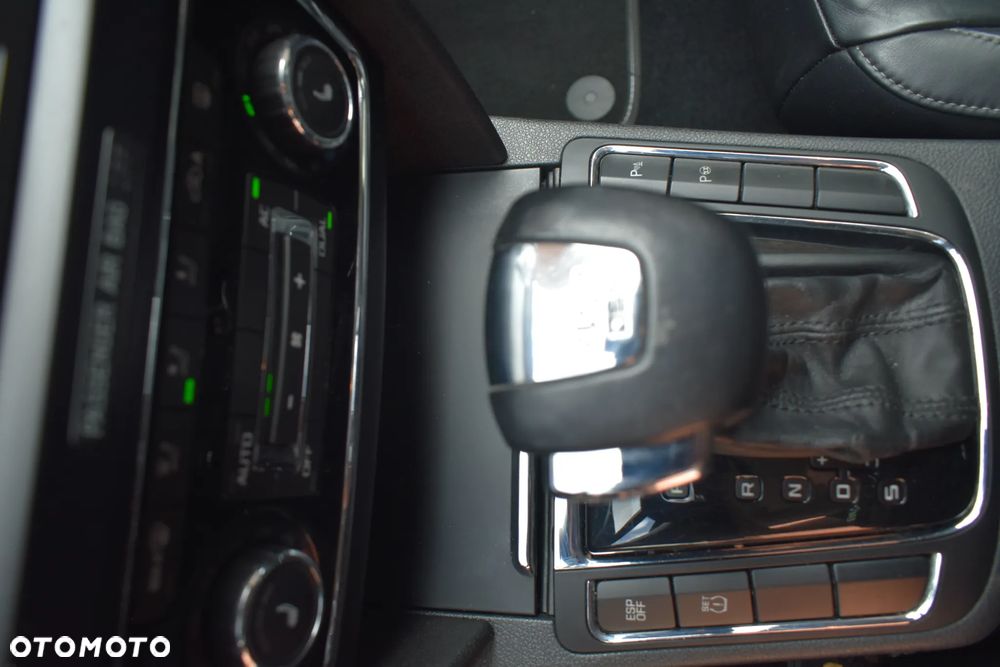 Skoda Superb 3.6 V6 4x4 DSG Elegance - 14