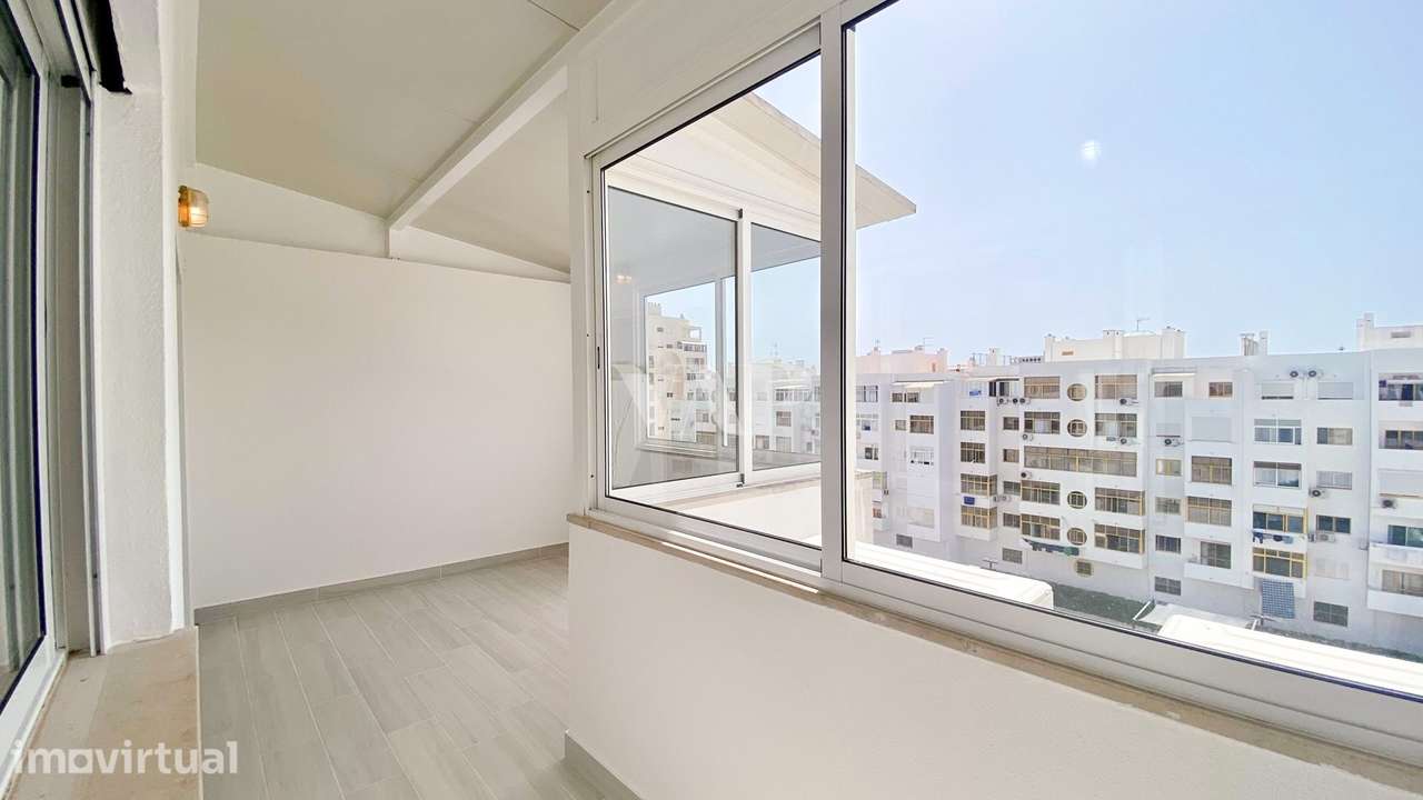 Apartamento T2 totalmente renovado e moderno em Quarteira - Grande imagem: 4/17