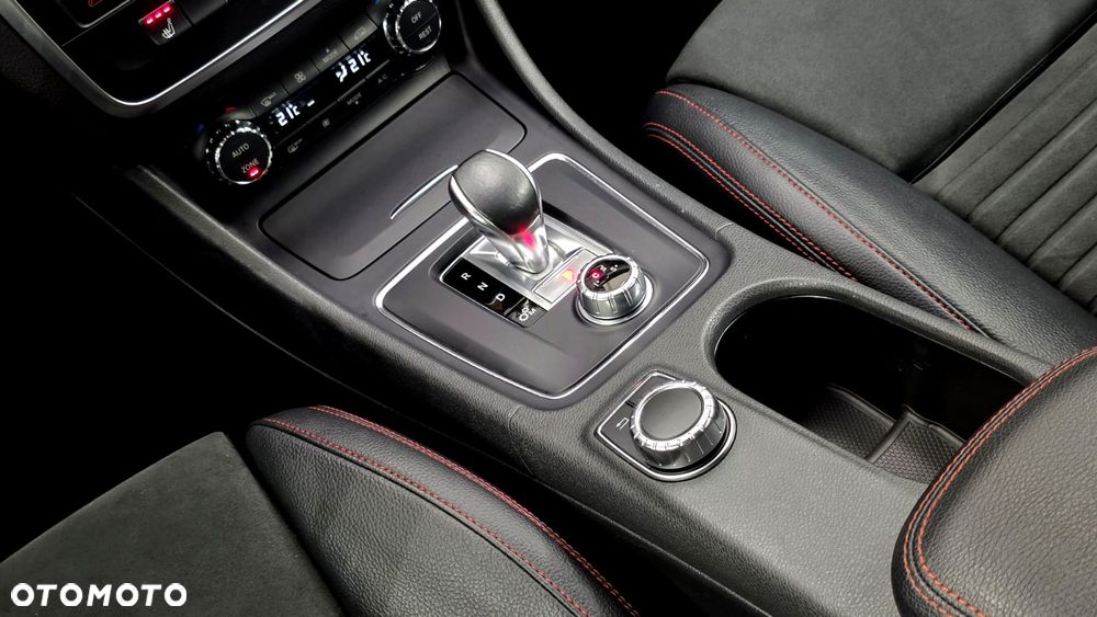 Mercedes-Benz GLA - 24