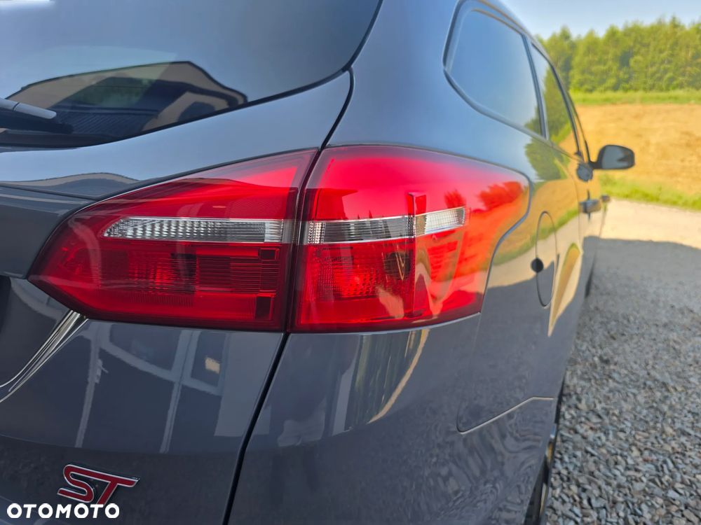 Ford Focus 2.0 EcoBoost ST mit Leder-Exclusiv-Paket - 9