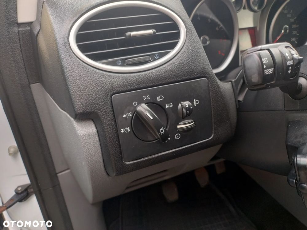 Ford Focus 2.0 16V Sport - 22