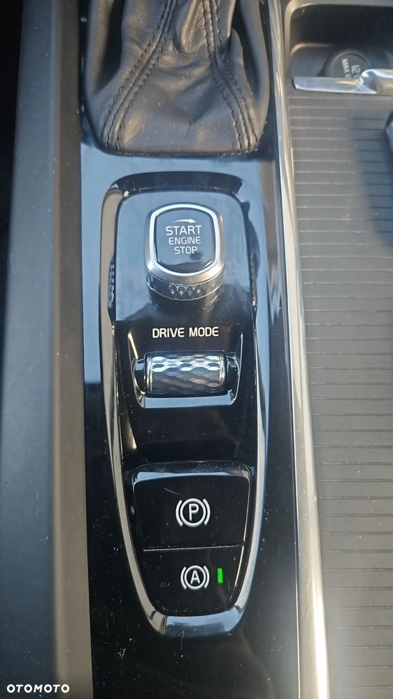 Volvo XC 60 D4 Geartronic Momentum Pro - 28