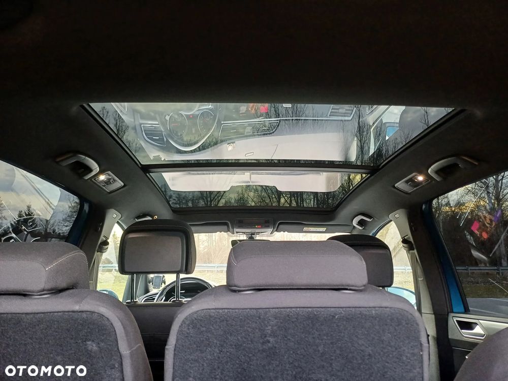 Volkswagen Touran - 18