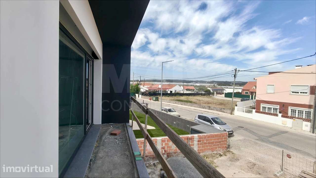 Moradia T4 c/ 1 Master Suite + 2 Suites, Jardim & Parqueamento ! - Grande imagem: 4/49