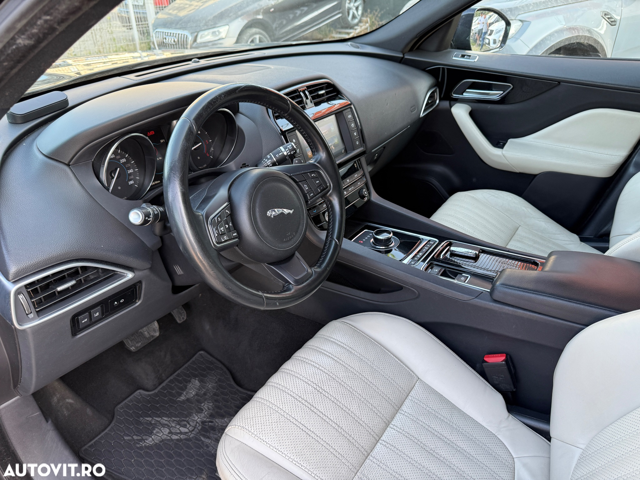Jaguar F-Pace 20d AWD Aut. Prestige - 8