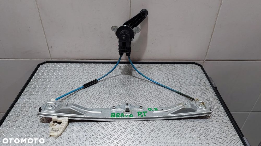 PODNOŚNIK MECHANIZM SZYBY PRAWY TYŁ KORBA FIAT BRAVO II 2 R2008 - 2