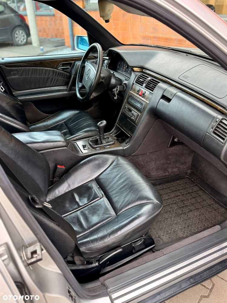 Mercedes-Benz Klasa E 250 D Avantgarde - 11