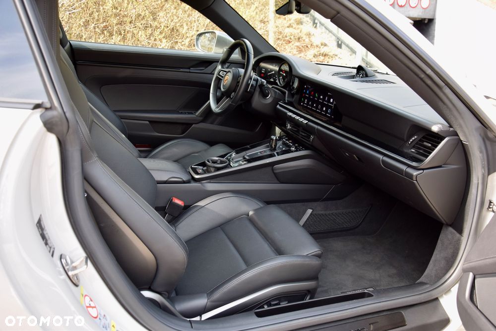 Porsche 911 Carrera T PDK - 12