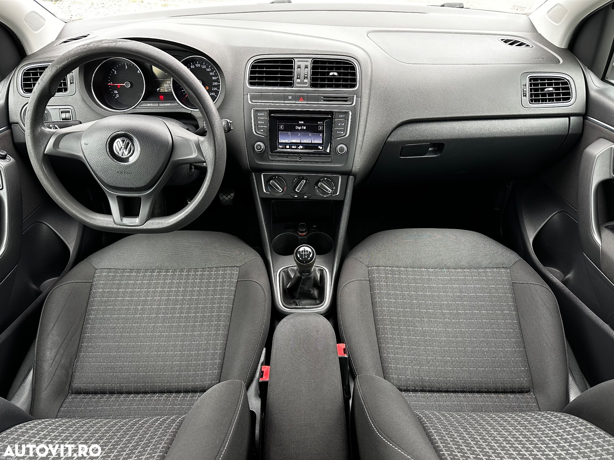Volkswagen Polo 1.4 TDI (Blue Motion Technology) Comfortline - 19