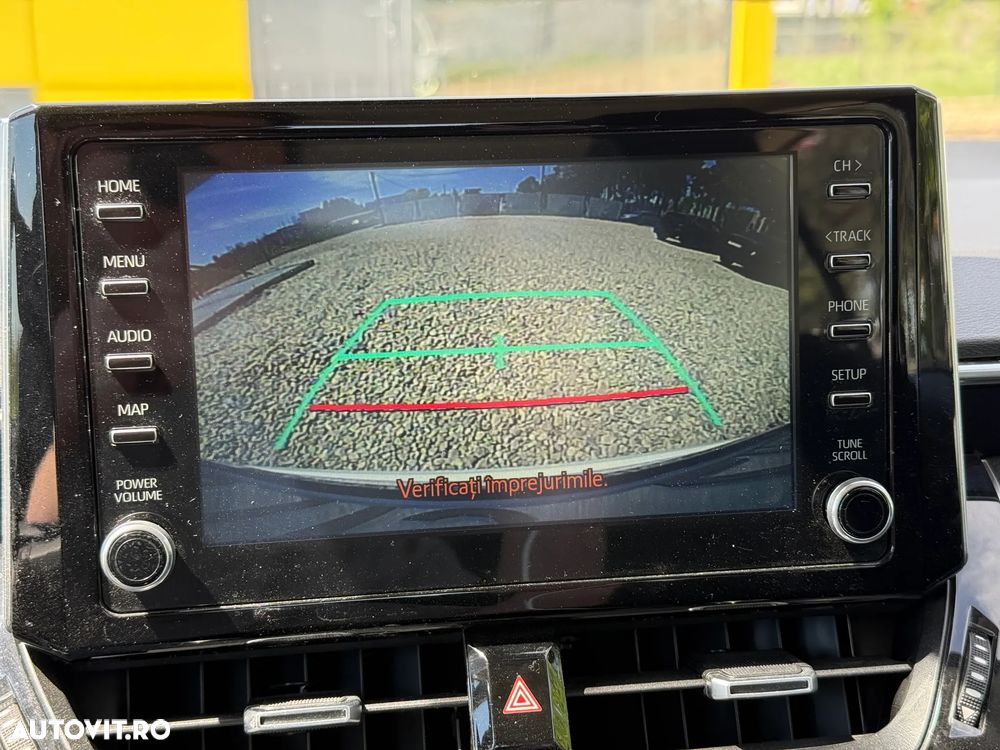 Toyota Corolla 1.8 HSD Business - 18