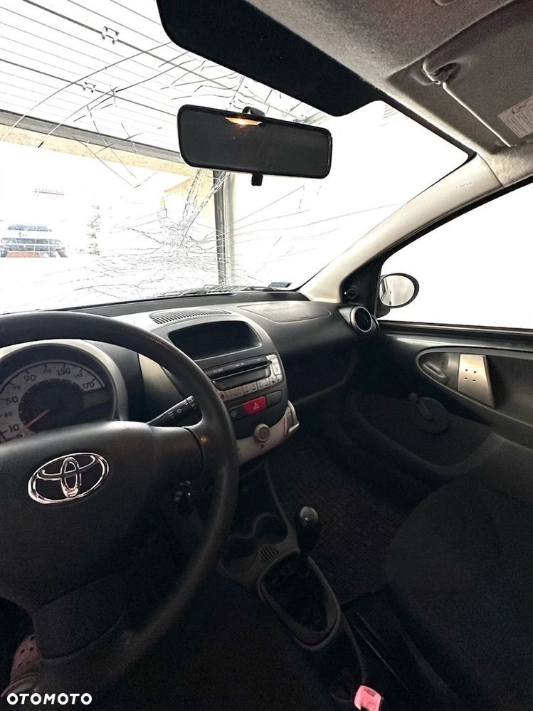 Toyota Aygo Standard - 10