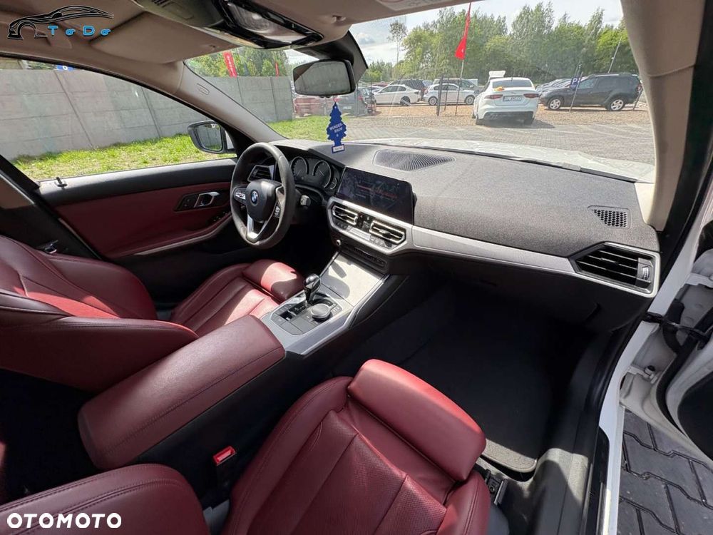 BMW Seria 3 318d M Sport - 33