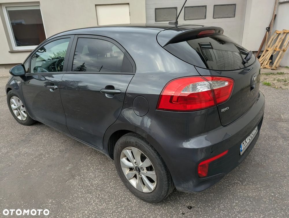 Kia Rio 1.4 CRDI Fifa World Cup Edition - 3