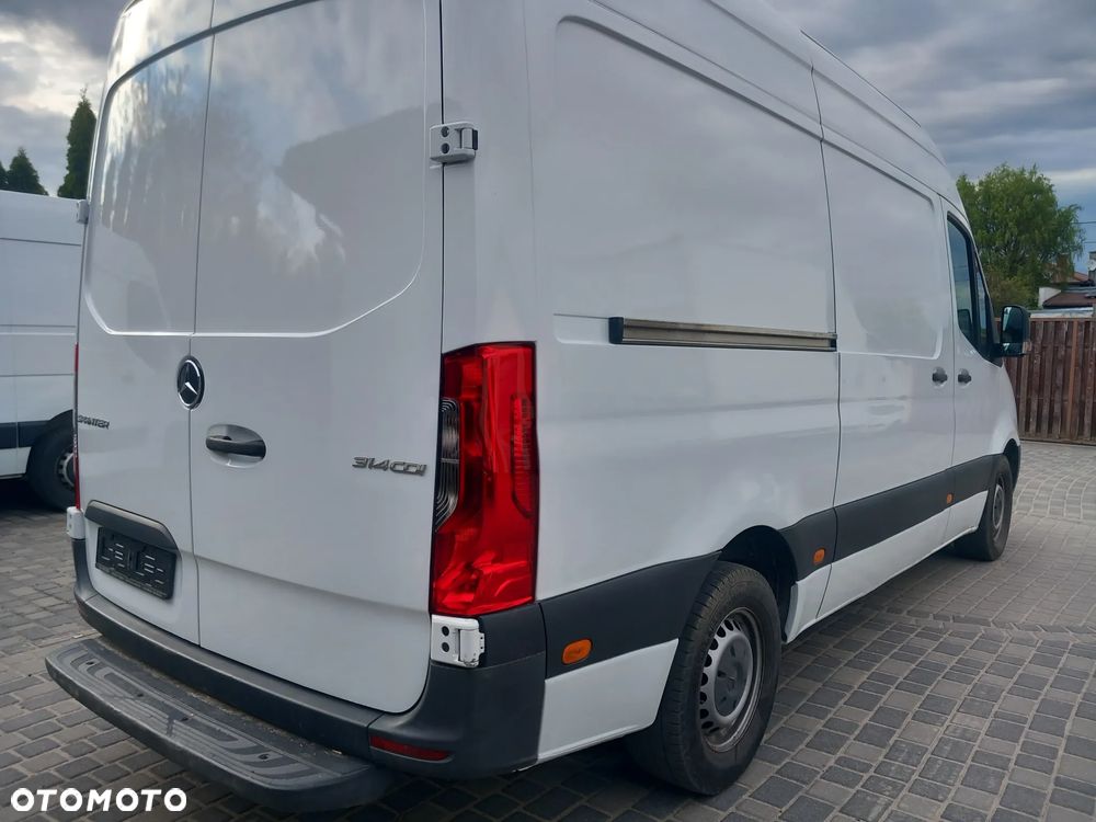 Mercedes-Benz Sprinter - 4
