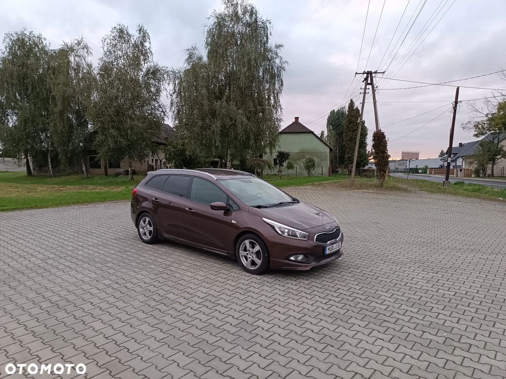 Kia Ceed 1.6 GDI Dream Team Edition - 9