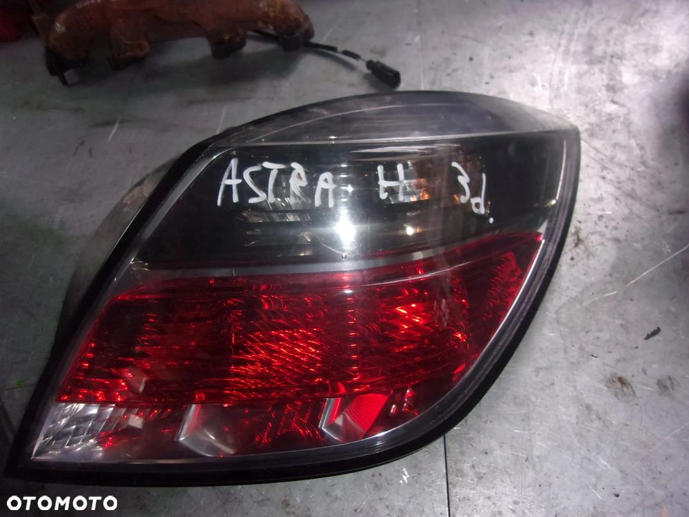 LAMPA TYŁ LEWA PRAWA ASTRA H III 3D - 4