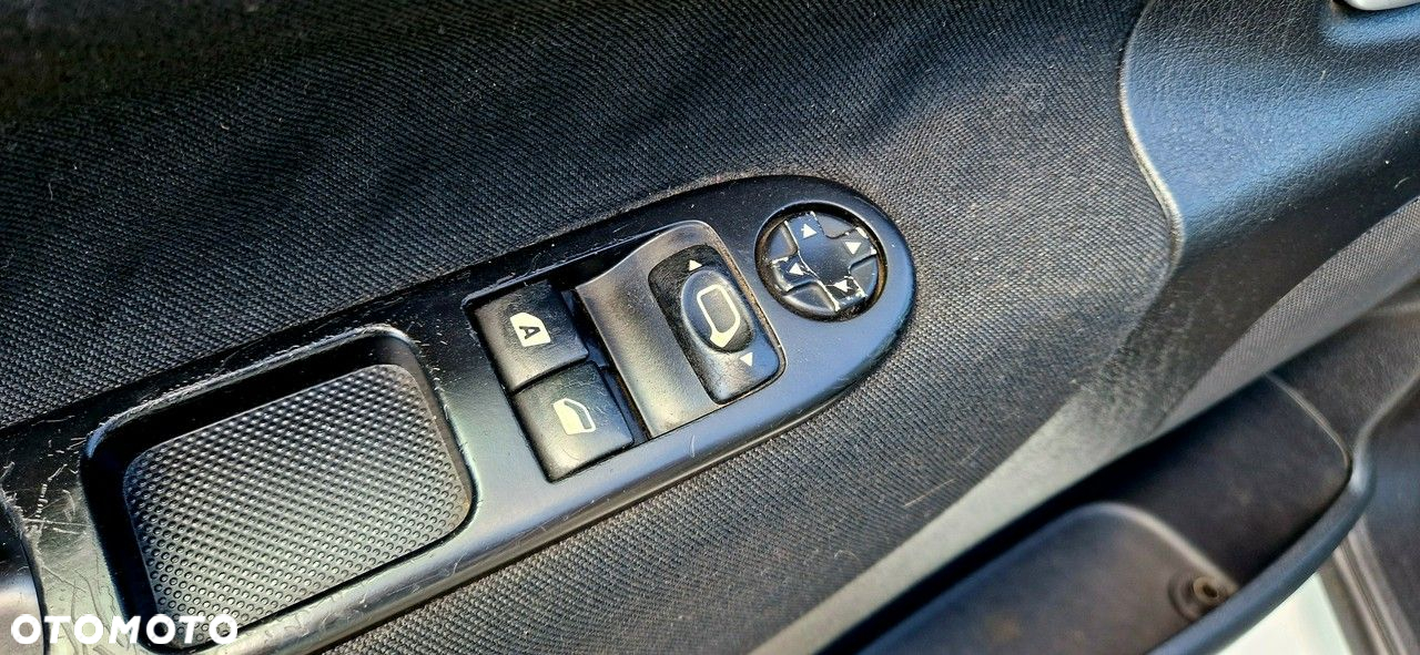 Peugeot 207 1.6 HDi 16V U Move - 30