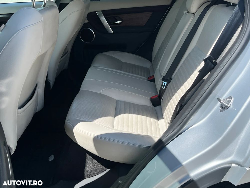 Land Rover Discovery Sport - 12