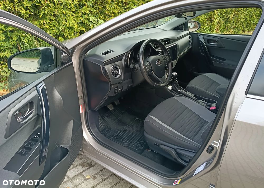 Toyota Auris - 29