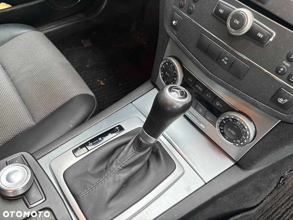 Mercedes-Benz Klasa C 180 CGI Automatik BlueEFFICIENCY Avantgarde - 8