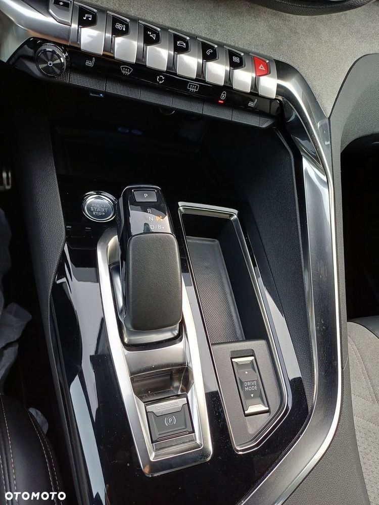 Peugeot 3008 1.6 PureTech HYbrid GT Line S&S EAT8 - 16