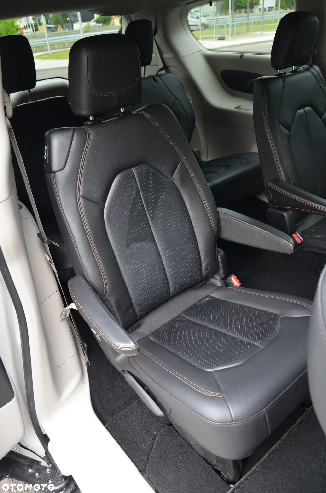 Chrysler Pacifica - 15
