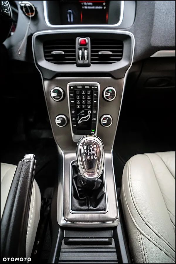 Volvo V40 D2 Summum - 26