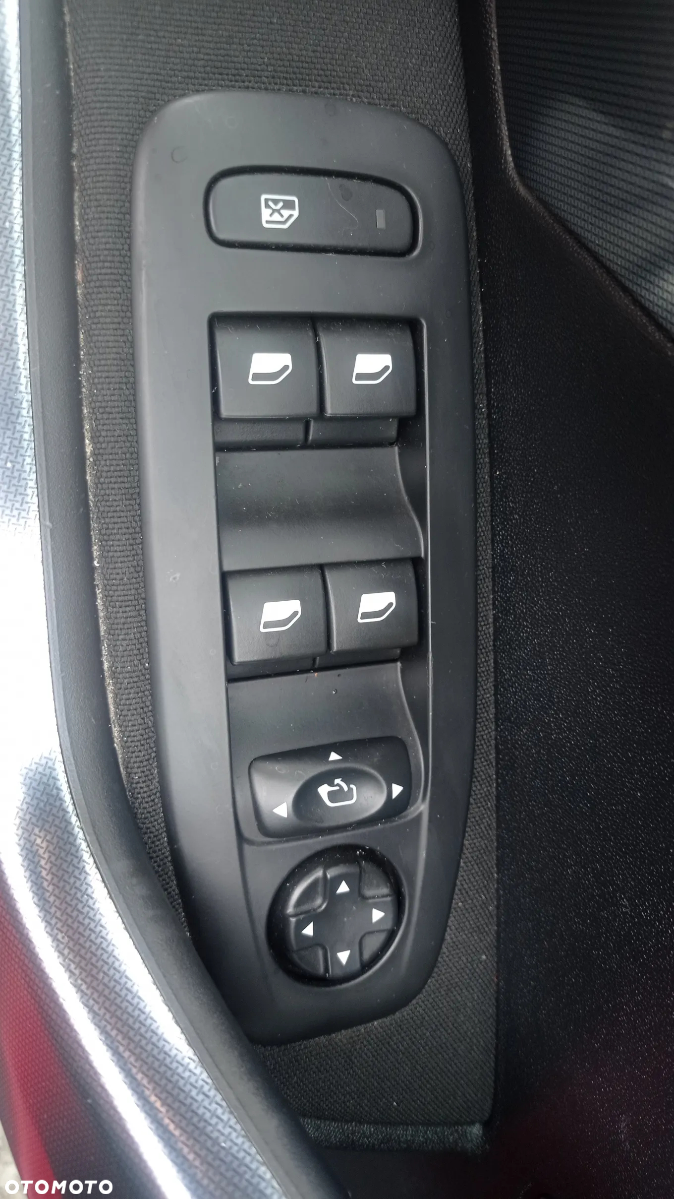 Peugeot 2008 1.2 Pure Tech Allure S&S - 13