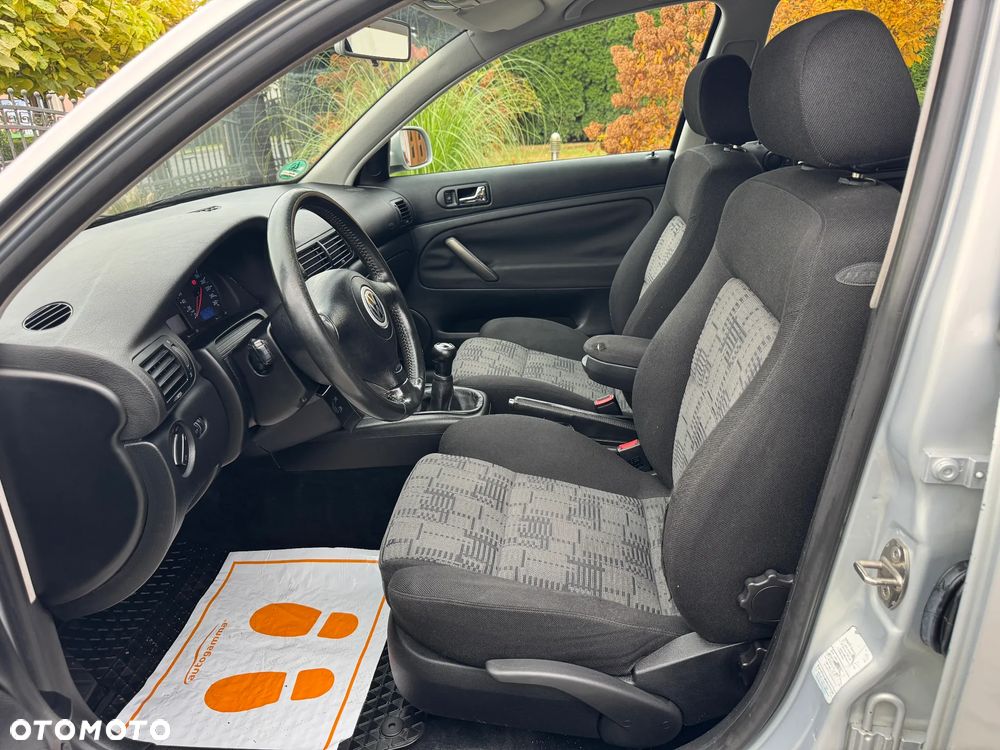 Volkswagen Passat 1.8 Comfortline - 21