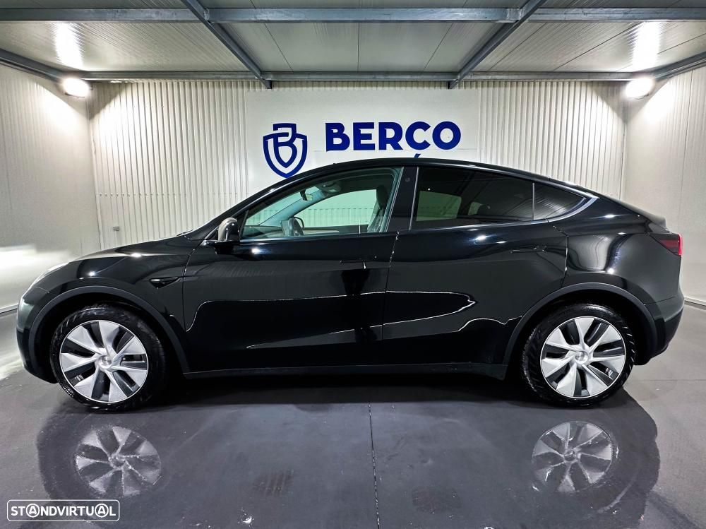 Tesla Model Y Long Range Dual Motor AWD - 13