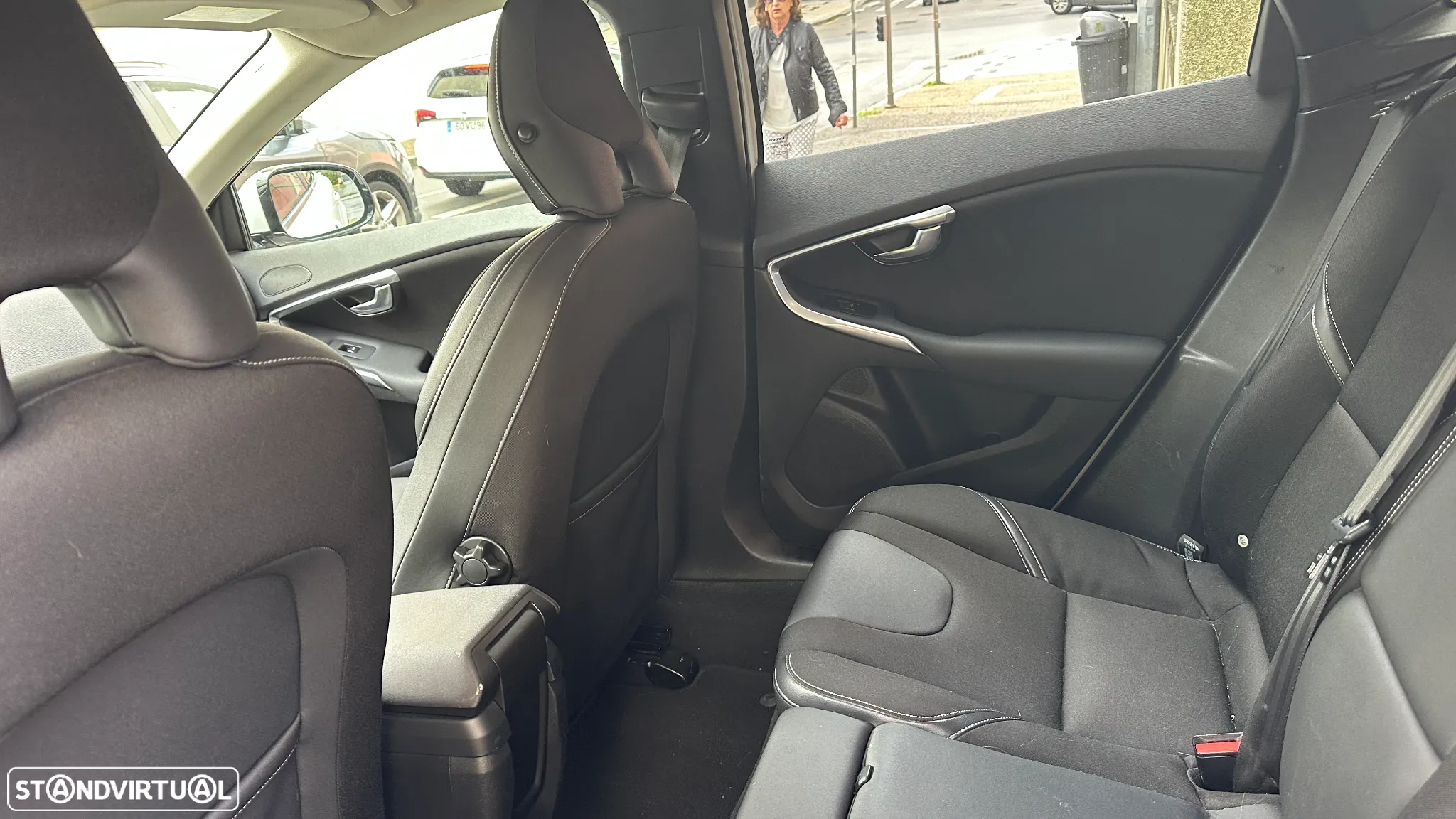 Volvo V40 1.6 D2 R-Design - 19